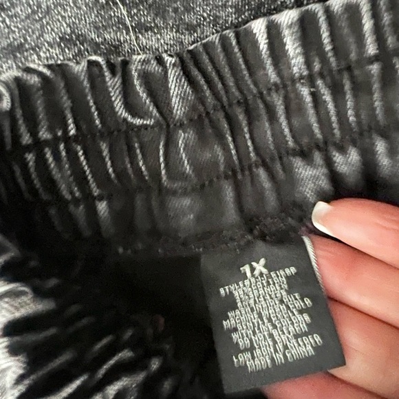 Like New!  Plus Size Denim Jogger Jeans, Worn Once, Black Acid Wash, Size 1X - Picture 3 of 5